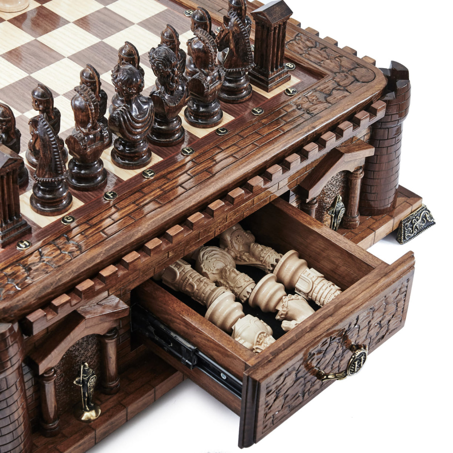 Шахматы резные в ларце " Замок Барсьенсе " , Harutyunyan купить в Санкт-Петербурге