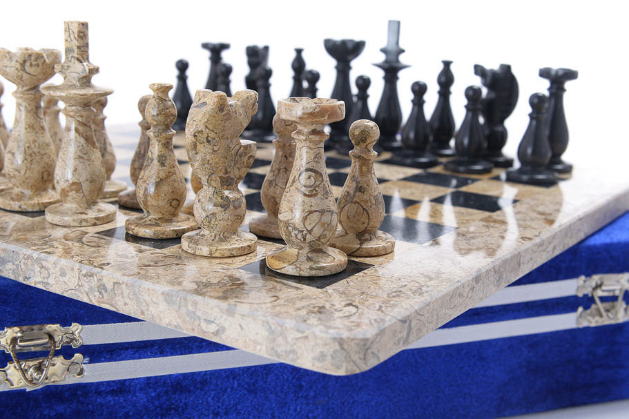 Шахматы каменные "Триада" мрамор и ракушечник 40 купить в Санкт-Петербурге